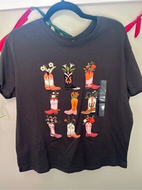 Women's Black Graphic Short Sleeve Tee - Floral Cowboy Boots